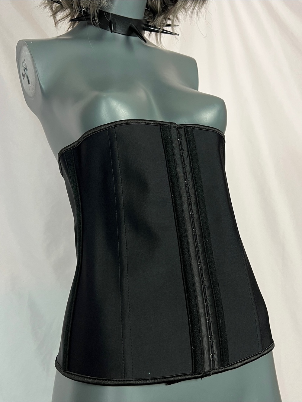 Solid Black Adjustable Corset Waist Trainer - Picture 2 of 10